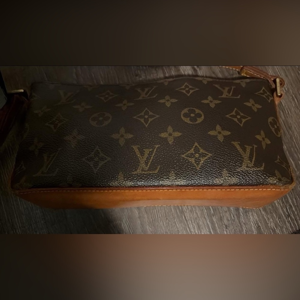 Authenticated- Vintage Louis Vuitton LV Trotter Bag - adjustable strap - Picture 11 of 15